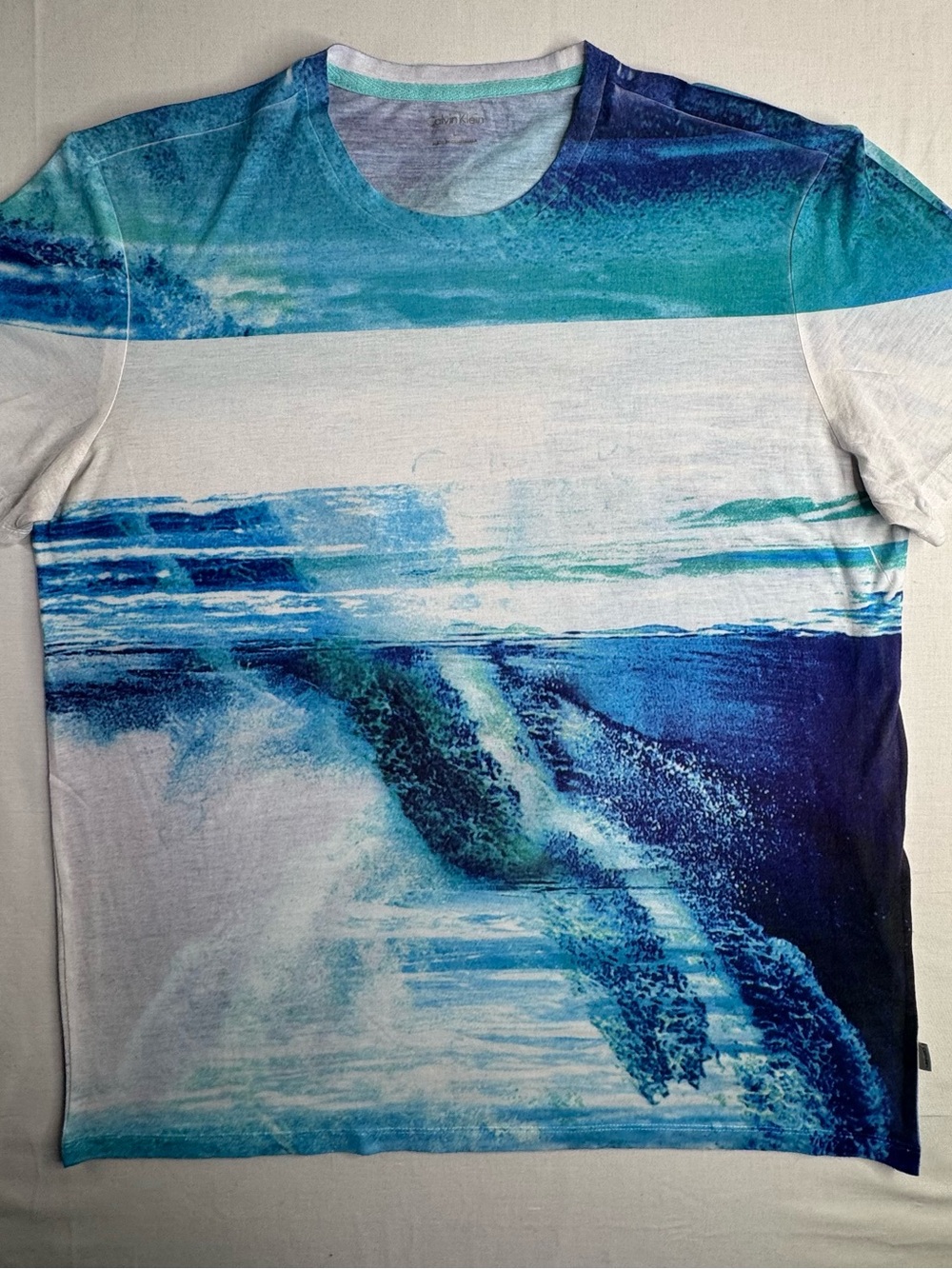 Calvin Klein Men's Ocean Wave Print Swim Rash Guard in Blue and Teal